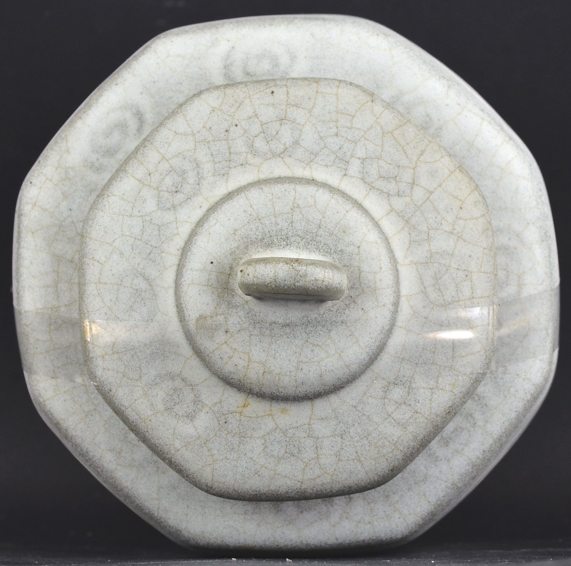 White Octagonal Covered Box, Song Dynasty
